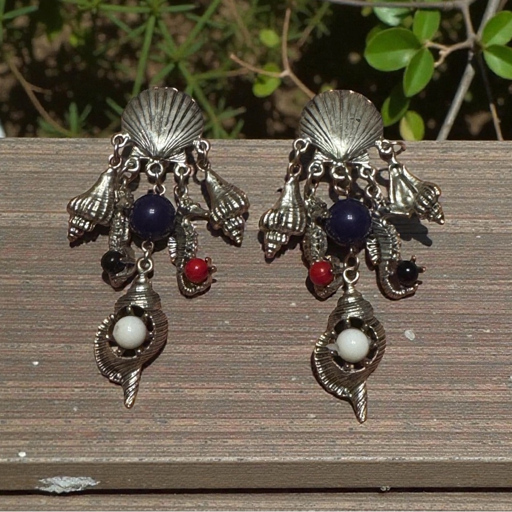 Vintage Silver Toned Shell w/ Red White & Blue Nautical Sea Clip On Earrings